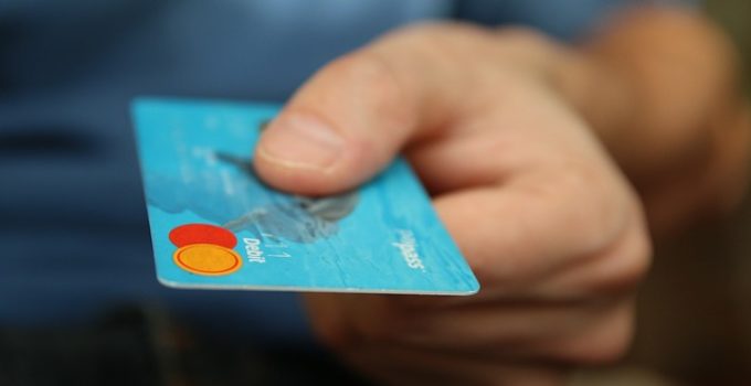 Protéger sa Carte Bancaire Sans Contact (Étui Anti RFID)