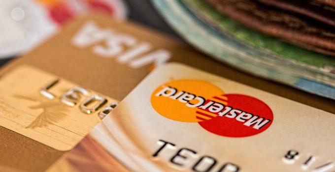 Carte Bancaire à Débit Différé: Payer Dans 3 Mois?